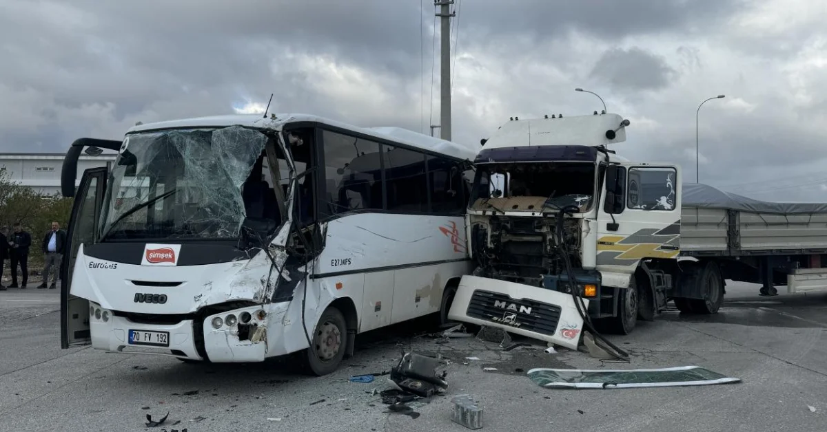 Karaman’da İşçi Servisi ile Tır Çarpıştı: 12 Kişi Yaralandı