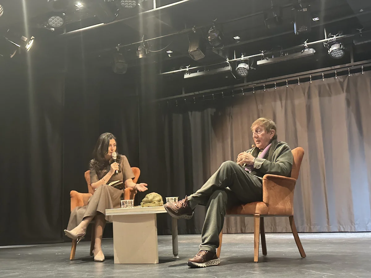 Usta Oyuncu Ali Poyrazoğlu Beyoğlu’nda Sanatseverlerle Buluştu: İmza Günü ve Söyleşi