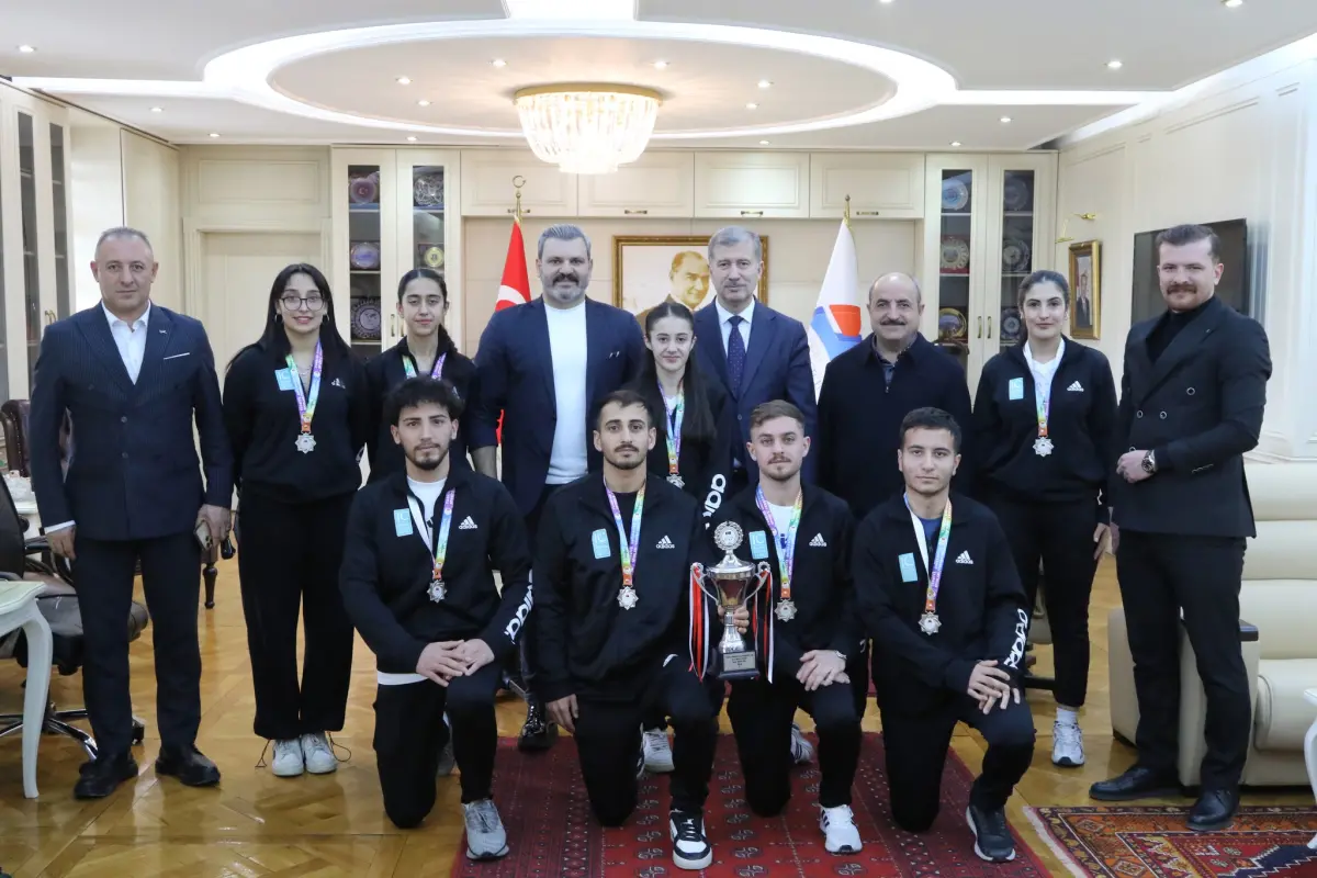 Ağrı İbrahim Çeçen Üniversitesi Badminton Takımı Türkiye İkincisi Olarak Süper Lig’e Yükseldi