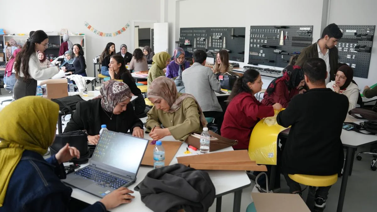 İnönü Üniversitesi’nde STEM Uygulamalarıyla Geleceğin Öğretmenleri Yetişiyor