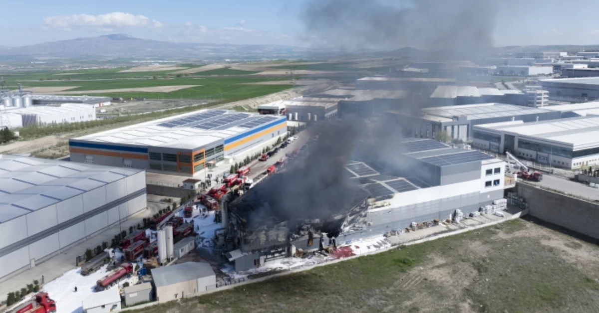 Ankara Sincan’da Boya Fabrikasında Korkunç Yangın: 1 İşçi Hayatını Kaybetti