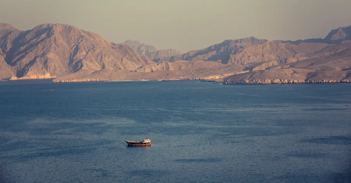 Hürmüz Boğazı’nda Gerilim Tırmanıyor: Üç Konteyner Gemisine Silahlı Saldırı!