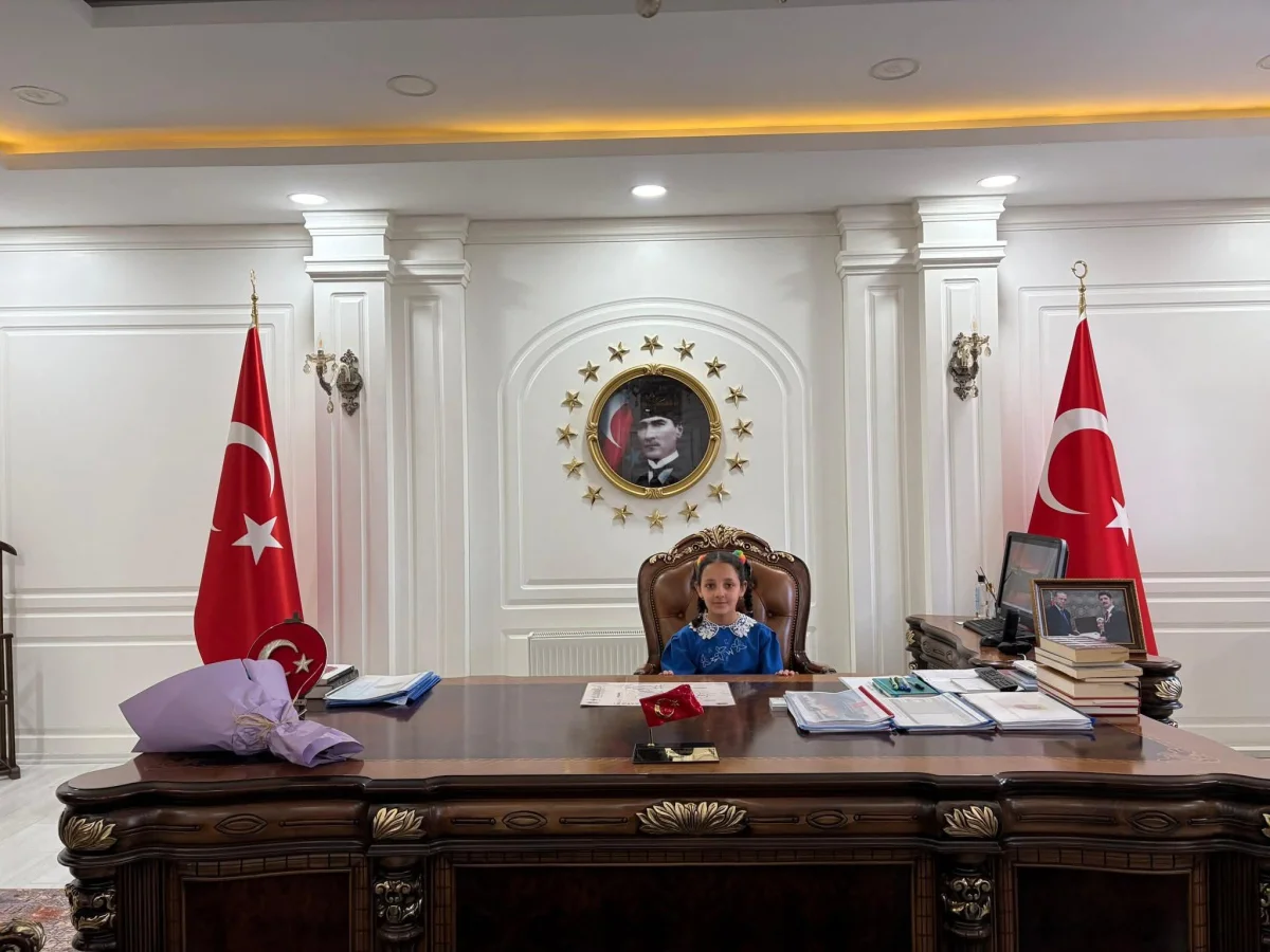 Digor’da 23 Nisan Ruhu: Minik Hira Kaymakamlık Koltuğunda Geleceğe Dair Umut Ekti