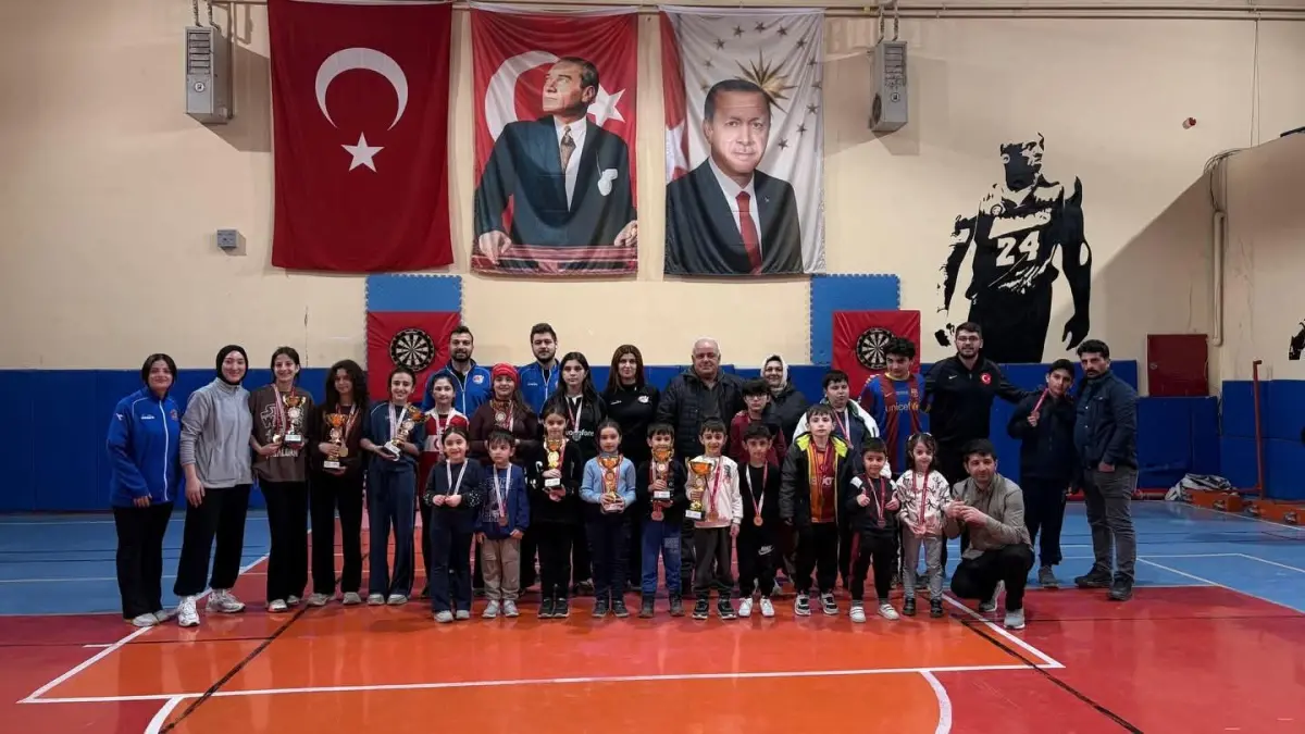 Kars’ta 23 Nisan Coşkusu Dart Turnuvasıyla Zirveye Ulaştı: Genç Yetenekler Sahne Aldı