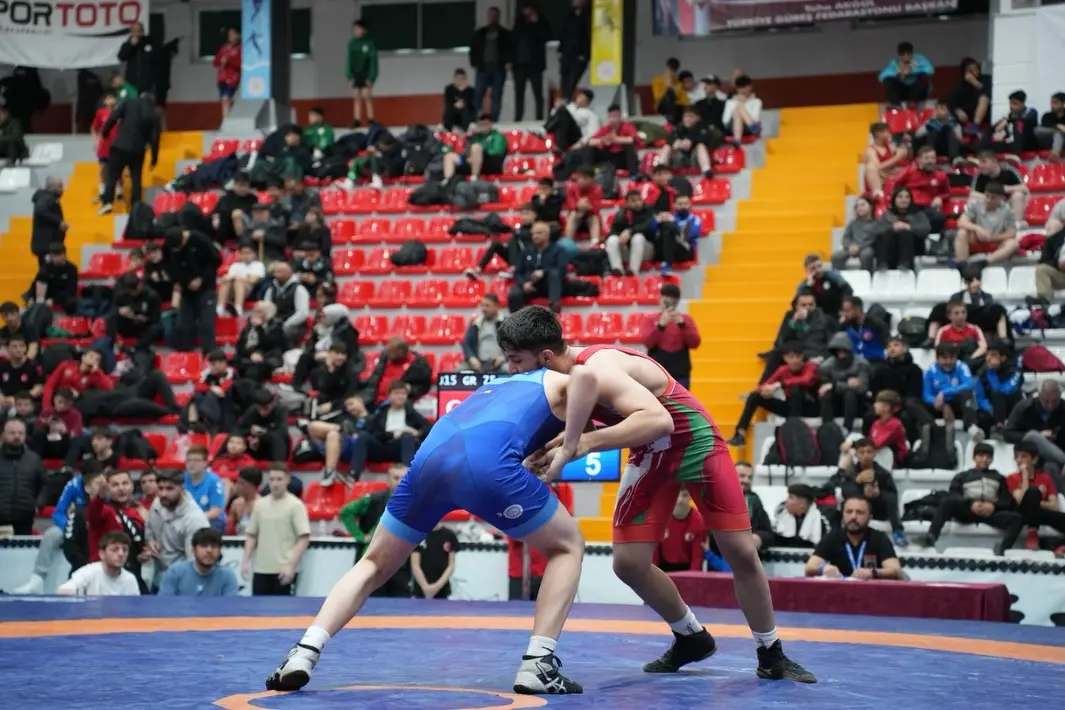 Kars’ta U15 Türkiye Güreş Şampiyonası: 1500 Genç Pehlivan Milli Takım İçin Mücadele Ediyor