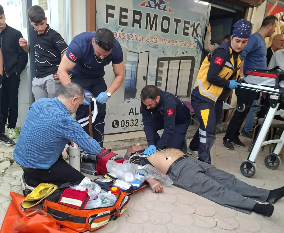 Hatay’da Humusçu Esnaf Lütfi Özkan Fenalaştı: Kalp Krizi Şüphesiyle Hastaneye Kaldırıldı