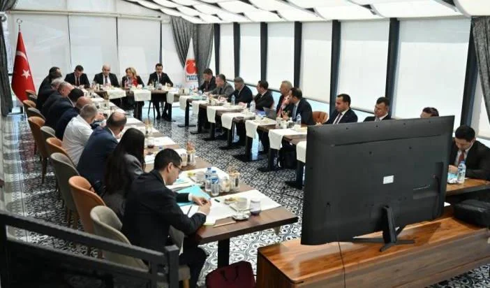 Türkiye-Ermenistan Ortak Çalışma Grubu Kars’ta Buluştu: Kars-Gümrü Demiryolu Hattı Yeniden Açılıyor Mu?
