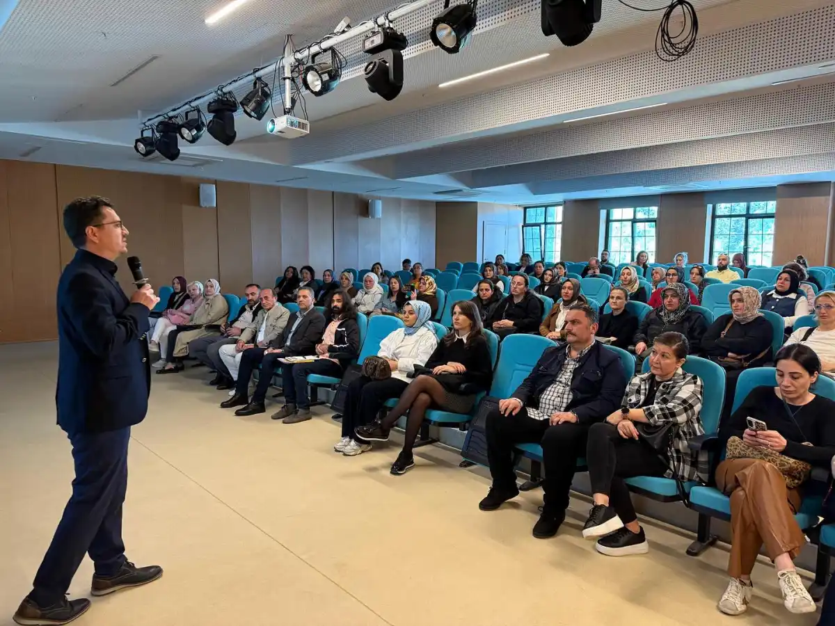 Psikolog Osman Erkan’dan Uyarı: Yalnızlık Sanal Bağımlılığa Kapı Aralıyor