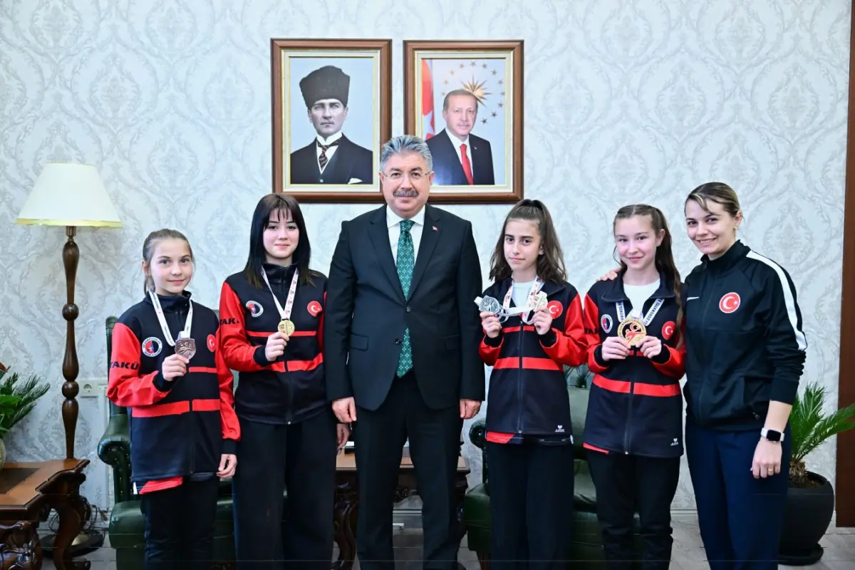 Eskişehirli Taekwondocular Türkiye Şampiyonası’nda Zirvede: Vali Yılmaz’dan Tebrik