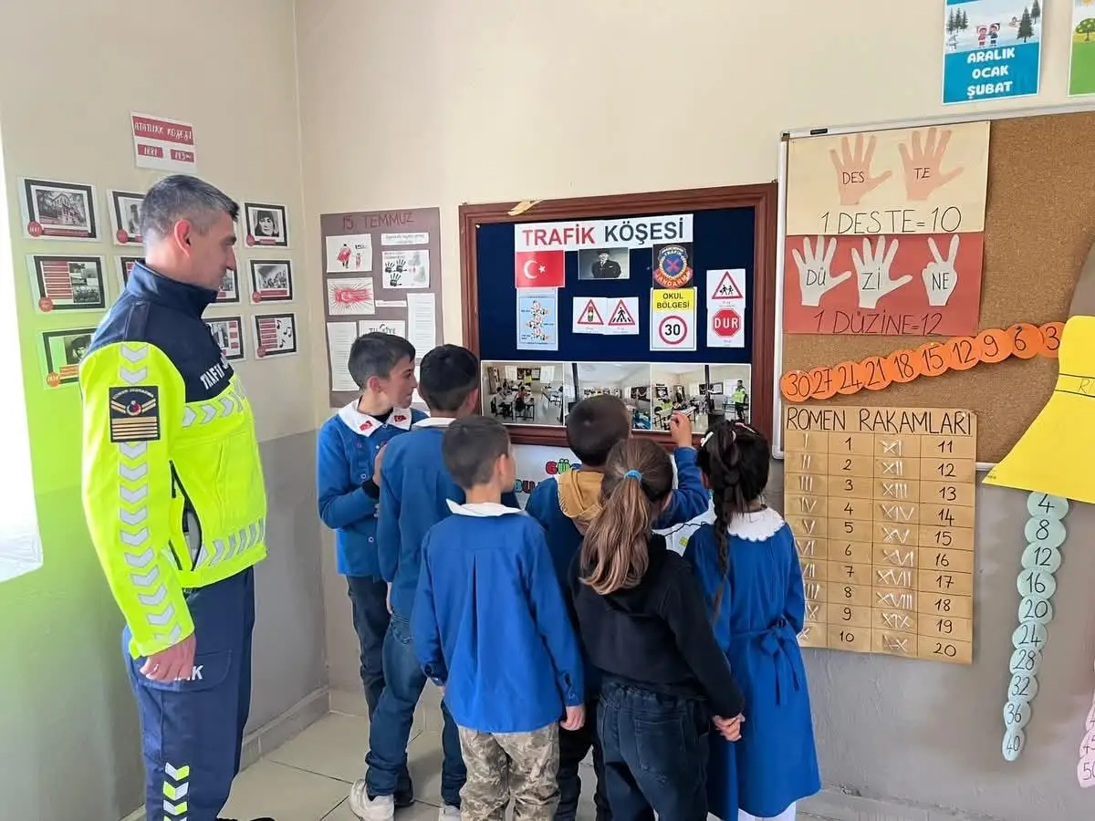Akyaka’da Minik Trafik Dedektifleri Görev Başında: Çocuklara Güvenli Trafik Bilinci Aşılandı