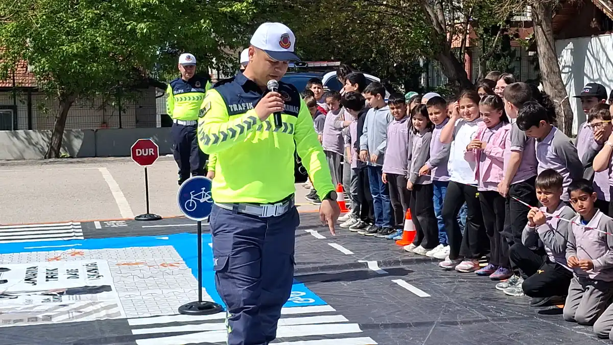 Beypazarı’nda Minik Yayalar İçin Uygulamalı Trafik Güvenliği Eğitimi