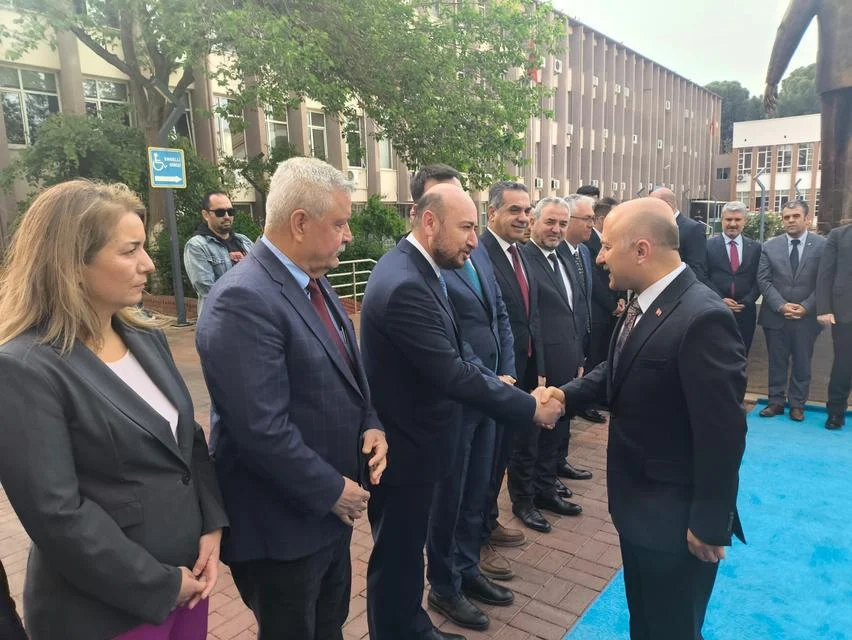 Aydın Yeni Valisi Dr. Osman Varol Göreve Başladı: İlk Tören Valilik Önünde