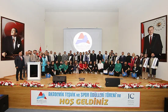 AİÇÜ’de Bilim, Spor ve Akademik Başarı Ödüllendirildi: Cübbe Giyme Töreni Coşkusu