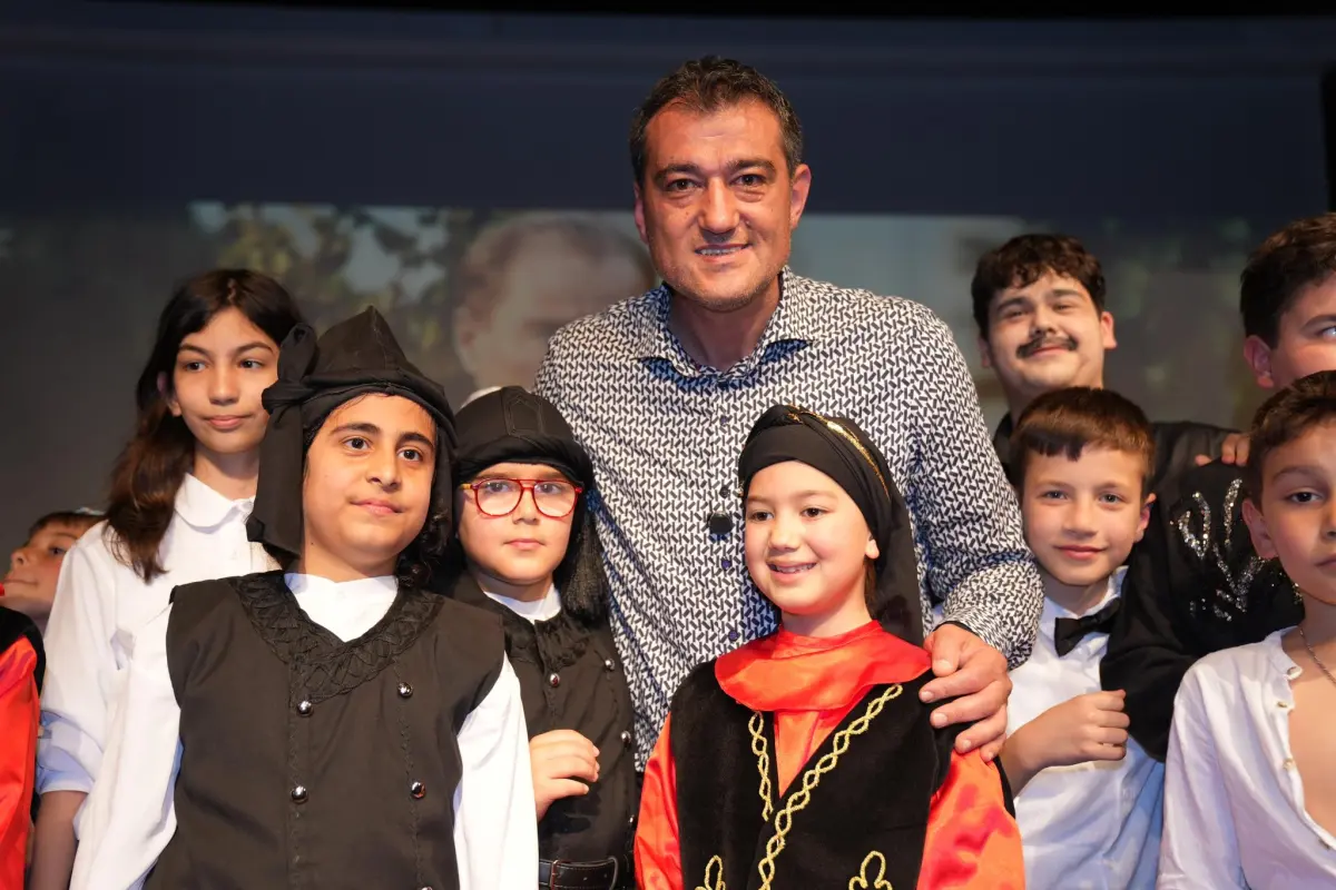Giresun Çocuk Akademileri Sahne Performanslarıyla Göz Doldurdu: Yıl Sonu Özel Programı Büyük Alkış Aldı