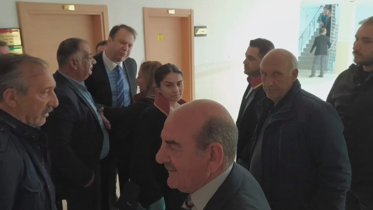 Kars Aynalı Köşk Davasında Gergin Anlar: CHP’li Vekil ile Sanık Arasında Koridorda Kavga