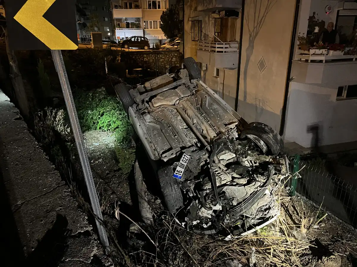 Bursa Mudanya’da Gece Yarısı Dehşeti: Otomobil İstinat Boşluğuna Uçtu, Sürücü Yaralandı
