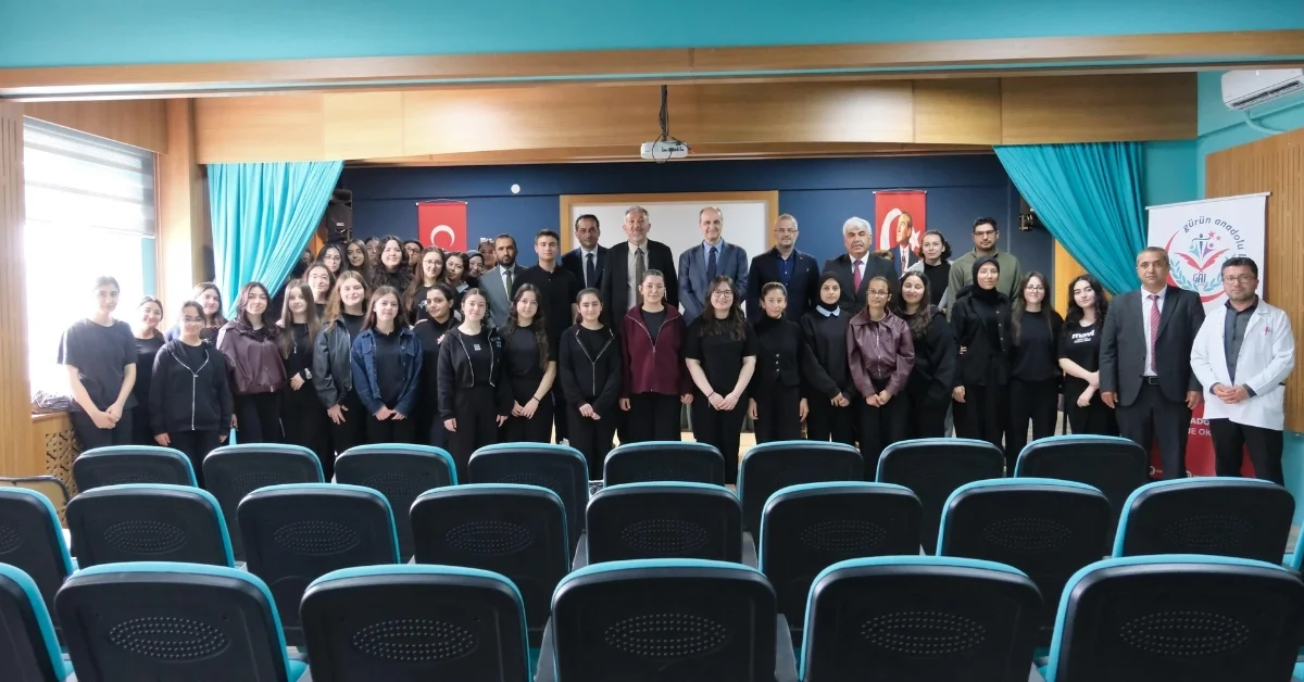 Gürün’den Bilim Dünyasına Işık Tutan İsimler Öğrencilerle Buluştu: İlham Veren Kariyer Yolculukları
