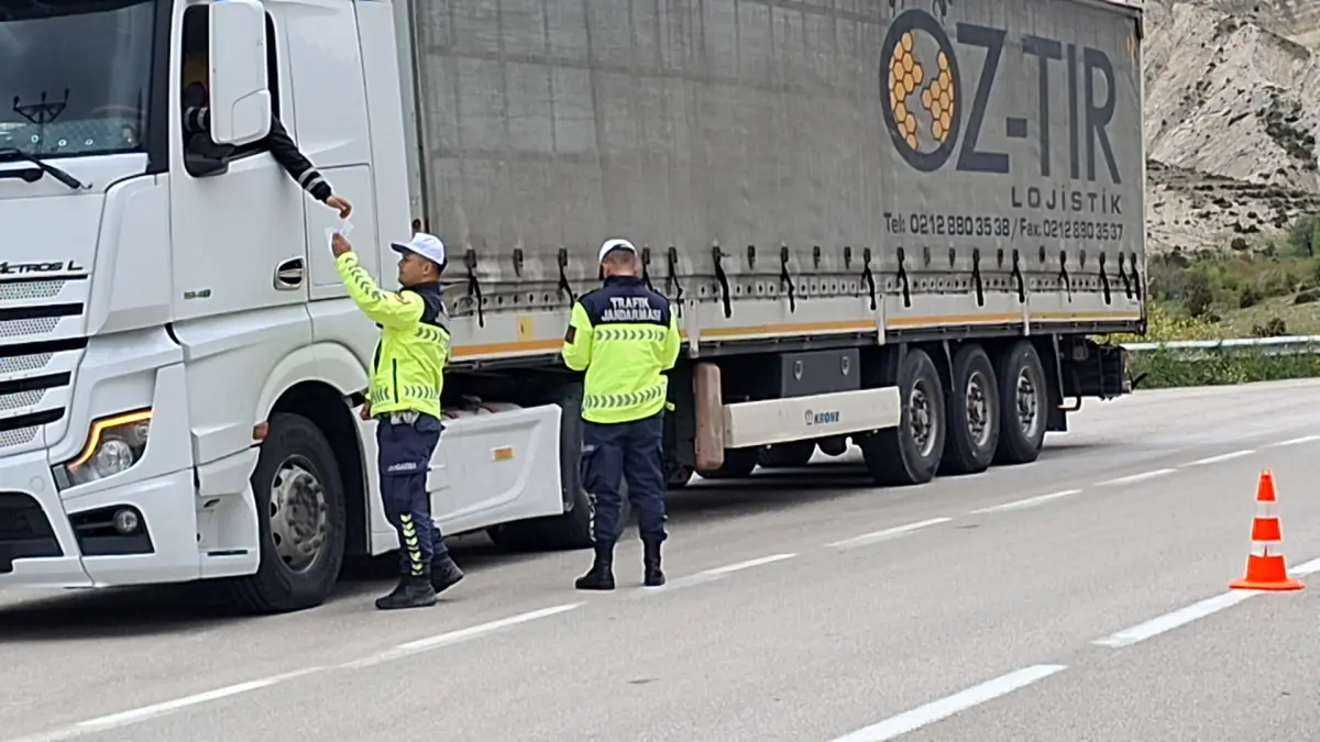 Kurban Bayramı Trafiği İçin Denetimler Sıkılaştı: Jandarma Yollarda ve Köy Yollarında Tedbir Aldı