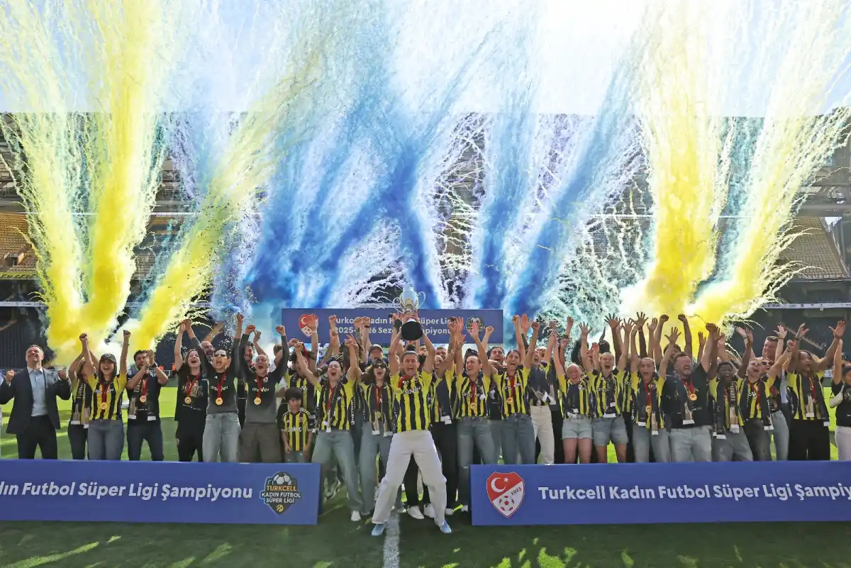 Fenerbahçe Kadın Futbol Takımı Şampiyonluk Kupasınıwsaldı: Tarihi Anlar