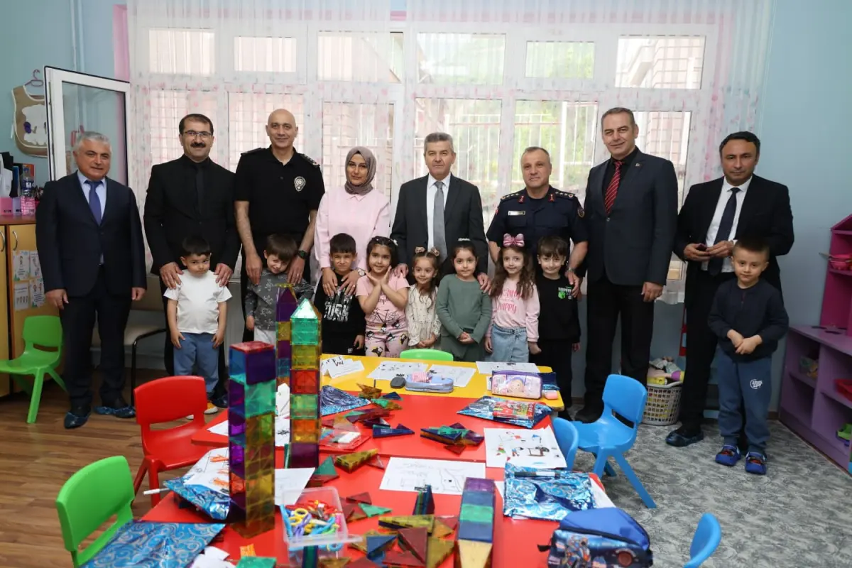 Artvin Valisi Ergün’den Eğitime Tam Destek: Okulları Ziyaret Ederek Öğrencilerle Buluştu