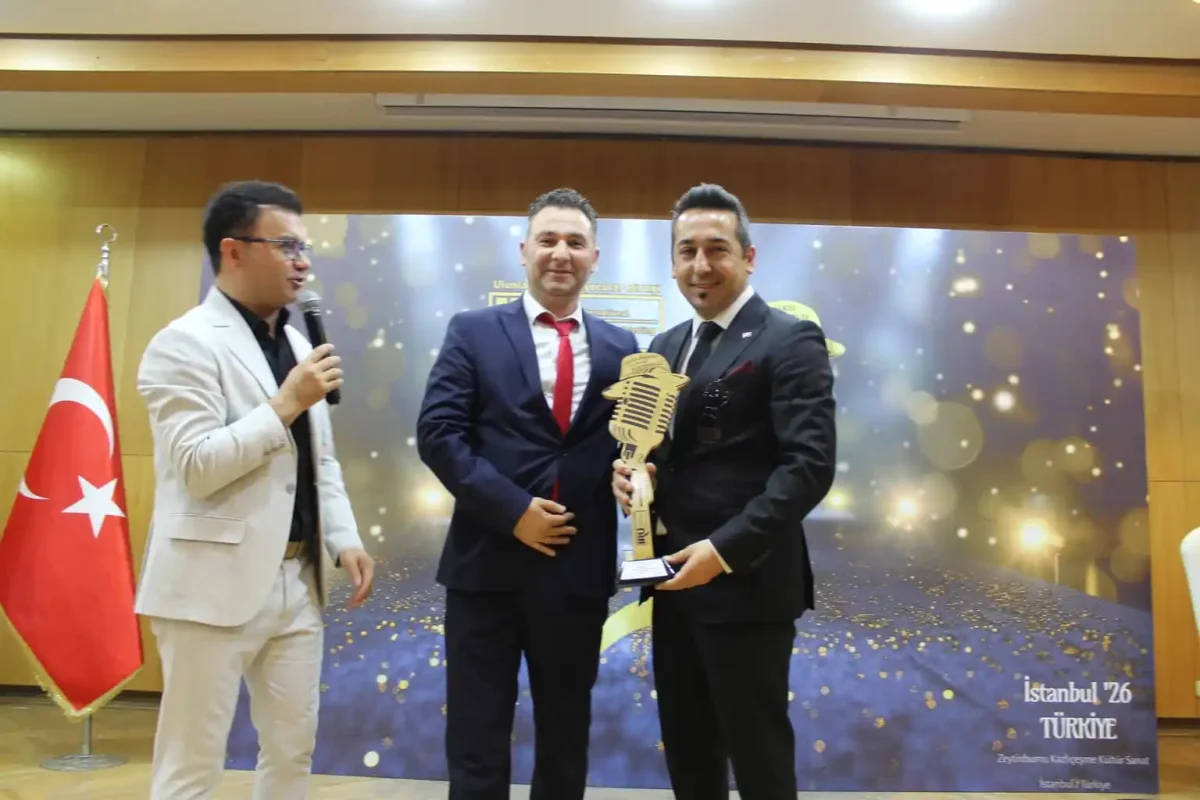 Bahadır Bulut’tan Radyoculara Övgü: “Toplumun Nabzını Tutan Seçkin Bir Camiadan Ödül Almak Büyük Onur”