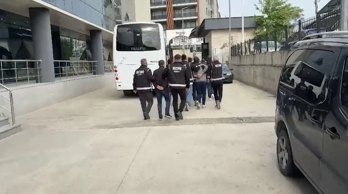 Bursa ve İstanbul’da Nefes Kesen Operasyon: İş İnsanlarını Çekle Tehdit Eden Organize Suç Örgütü Çökertildi!
