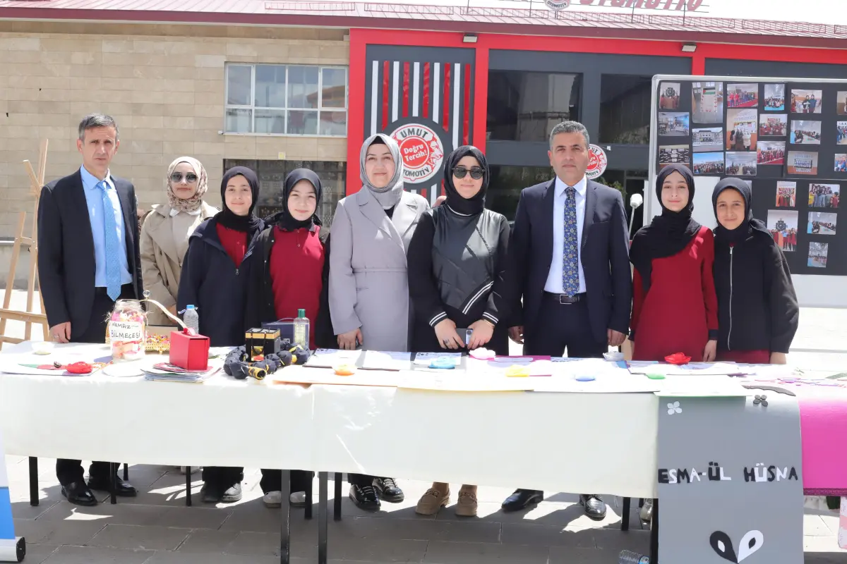 Ağrı’da Yabancı Dil Festivali: Öğrenciler Sahneden Tam Not Aldı