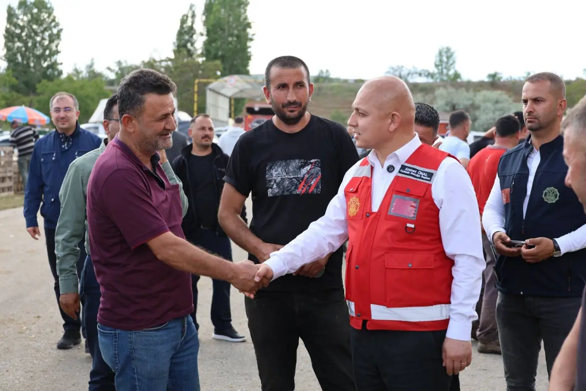 Kırıkkale Kurban Pazarı Bayram Öncesi Bayram Telaşına Büründü: Başkan Önal Vatandaşlarla Buluştu