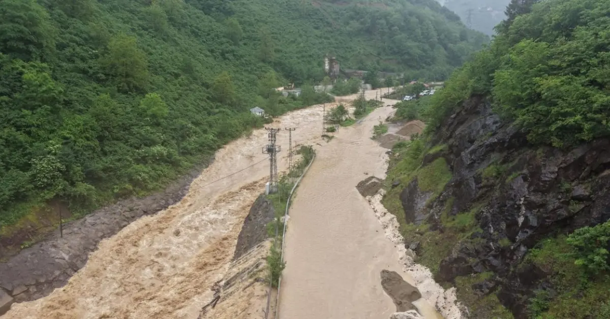 Giresun’da Ani Sel: Elmalı-Kovanlık Yolu Ulaşıma Kapandı