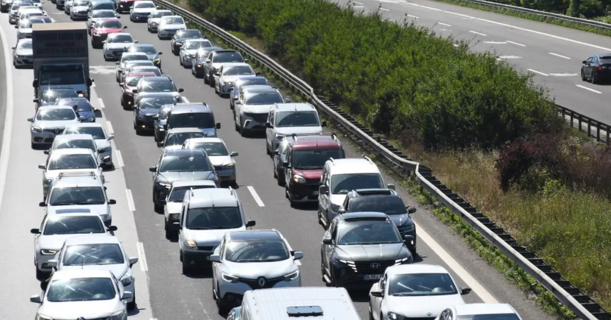 Bayram Dönüşü Yollarda Esir Aldı: Bolu ve Düzce’de Trafik Felç Oldu