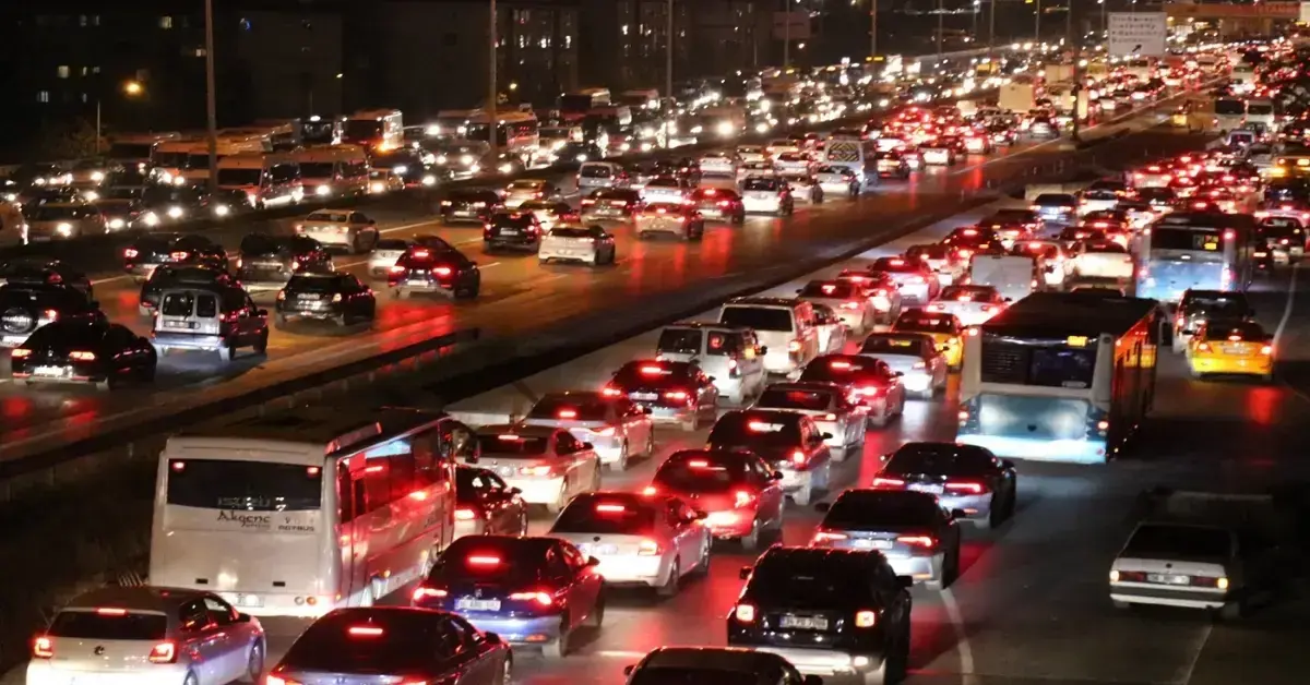 Kurban Bayramı’nda Trafik Kâbusu: 70 Can Kaybı, Ancak Rekor Düşüşle Güvenli Yollar Hedefi