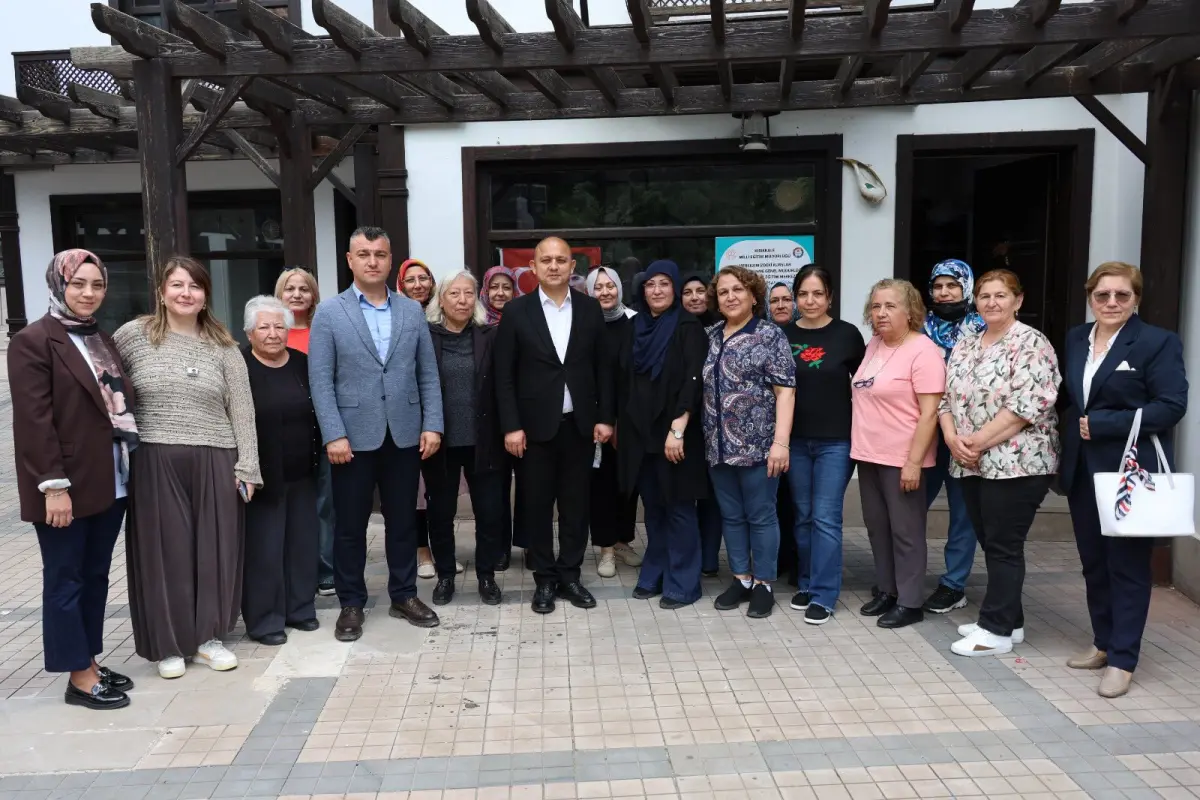 Kırıkkale’de Kadınların El Emeği Göz Nuru Çini Eserleri Belediye Başkanı’ndan Tam Not Aldı