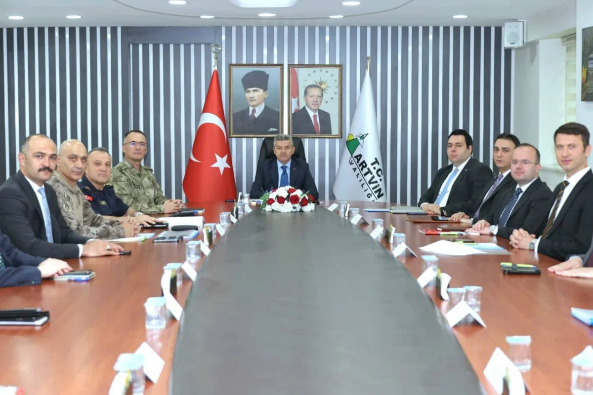 Artvin’de Güvenlik ve Asayiş Masaya Yatırıldı: Vali Ergün Başkanlığında Koordinasyon Toplantısı