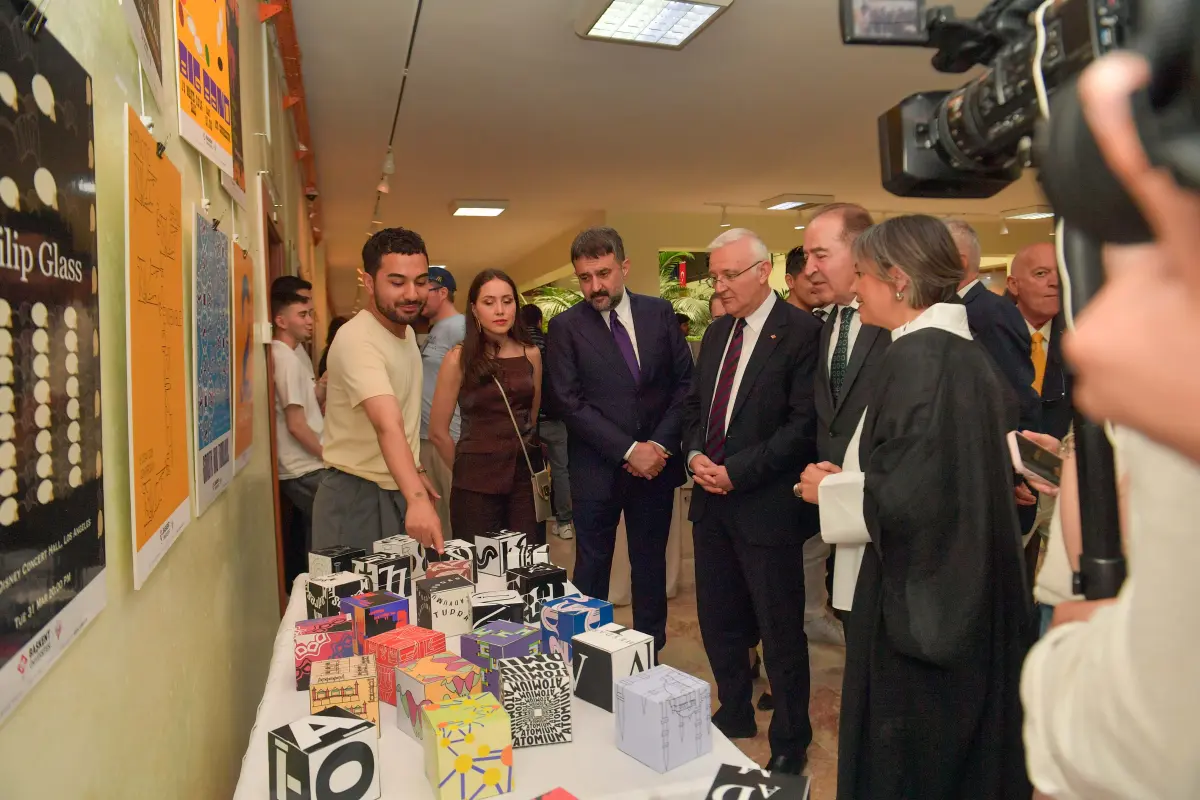 Başkent Üniversitesi İletişim Fakültesi Öğrencilerinden Çığır Açan 9. Karma Sergi Açıldı