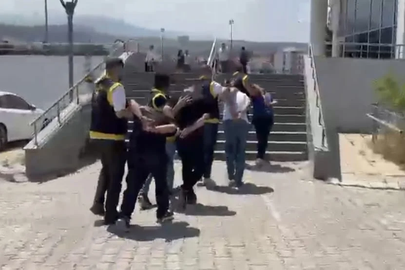 Hatay’da Çeşitli Suçlardan Aranıyordu: 3 Tutuklandı, 1’i Para Cezasıyla Serbest Kaldı
