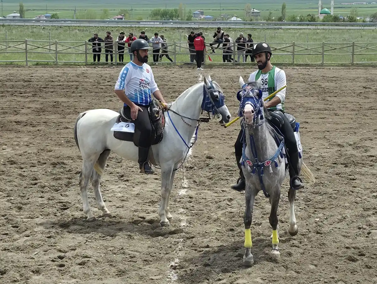 Kars Selim’de Geleneksel Atlı Sporlar Şöleni: Cirit Heyecanı Nefes Kesti