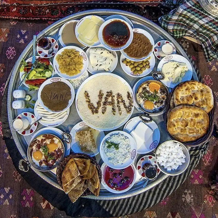 Van Kahvaltısı 7. Kez Dünyayla Buluştu: Barış ve Kardeşlik Sofrası Kuruldu