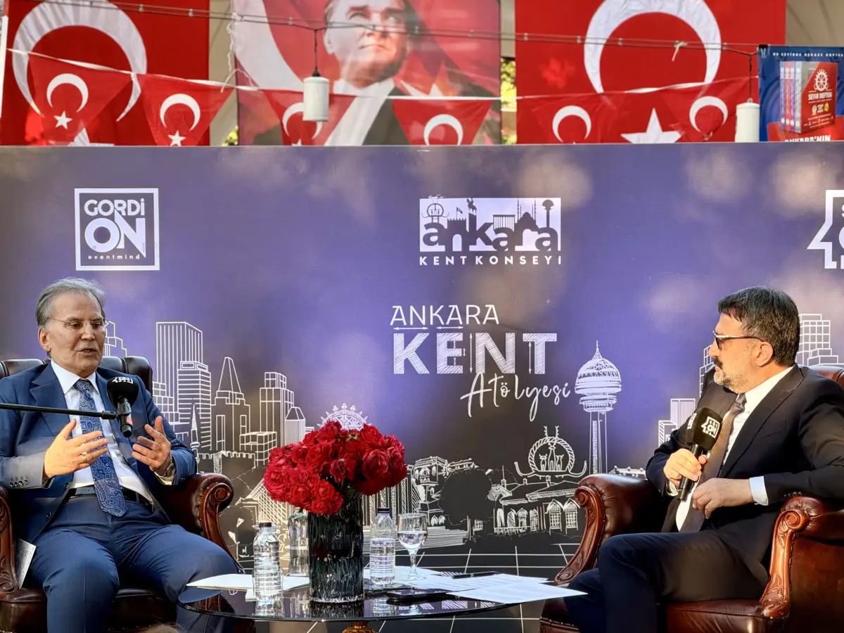 Mehmet Ali Şahin, AKK’de Söyleşi Verdi: “Siyaset Kalp Kazanma Sanatıdır”