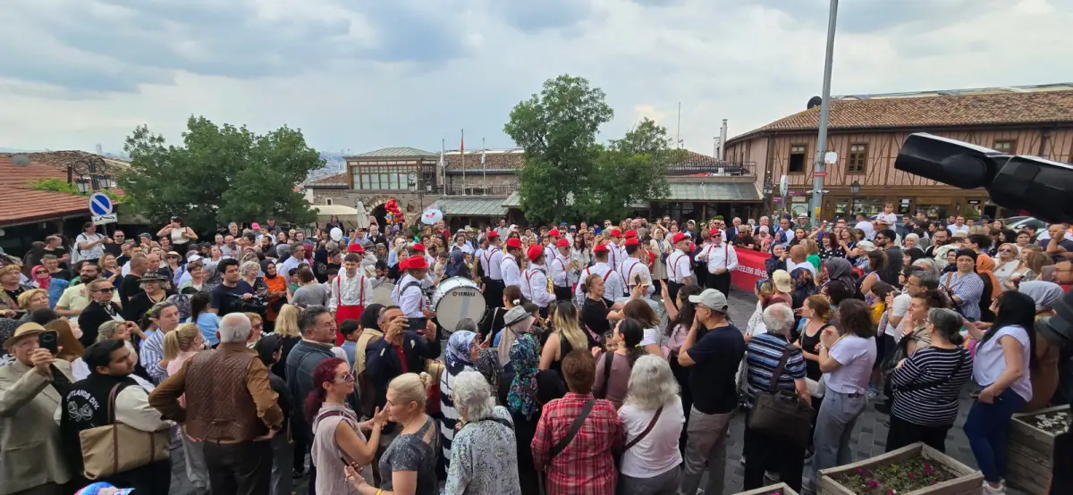 Ankara Kalesi Şenliği Yağmura Rağmen Coşkuyla Doldu Taştı: Mansur Yavaş da Katıldı