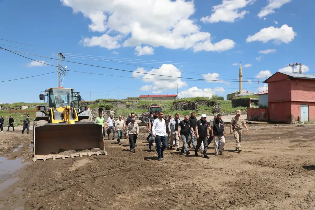 Vali Polat, Kars’ta Sel Felaketi Yaşanan Mezra Köyü’nde İncelemelerde Bulundu: Yaralar Hızla Sarılıyor