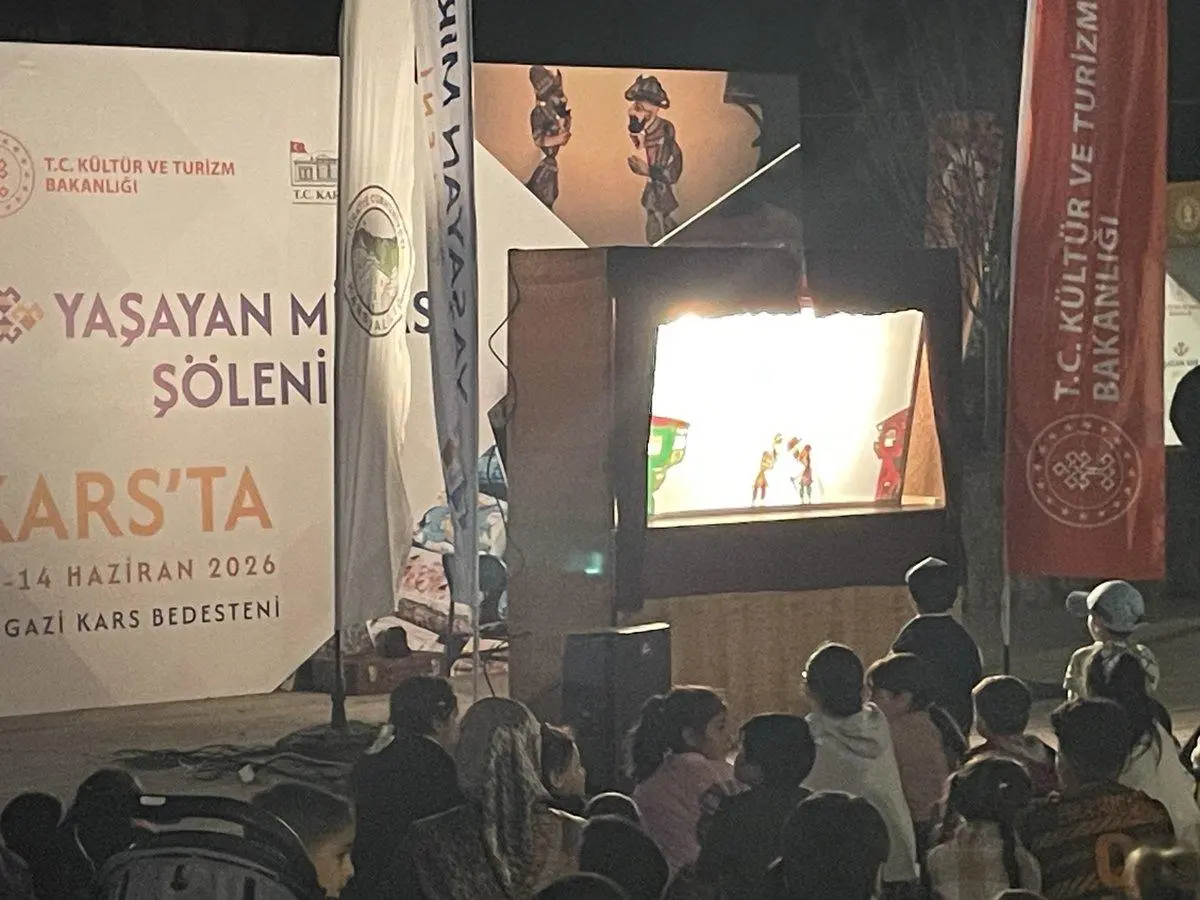 Kars Yaşayan Miras Şöleni’nde Karagöz Gösterisi Büyük Beğeni Topladı
