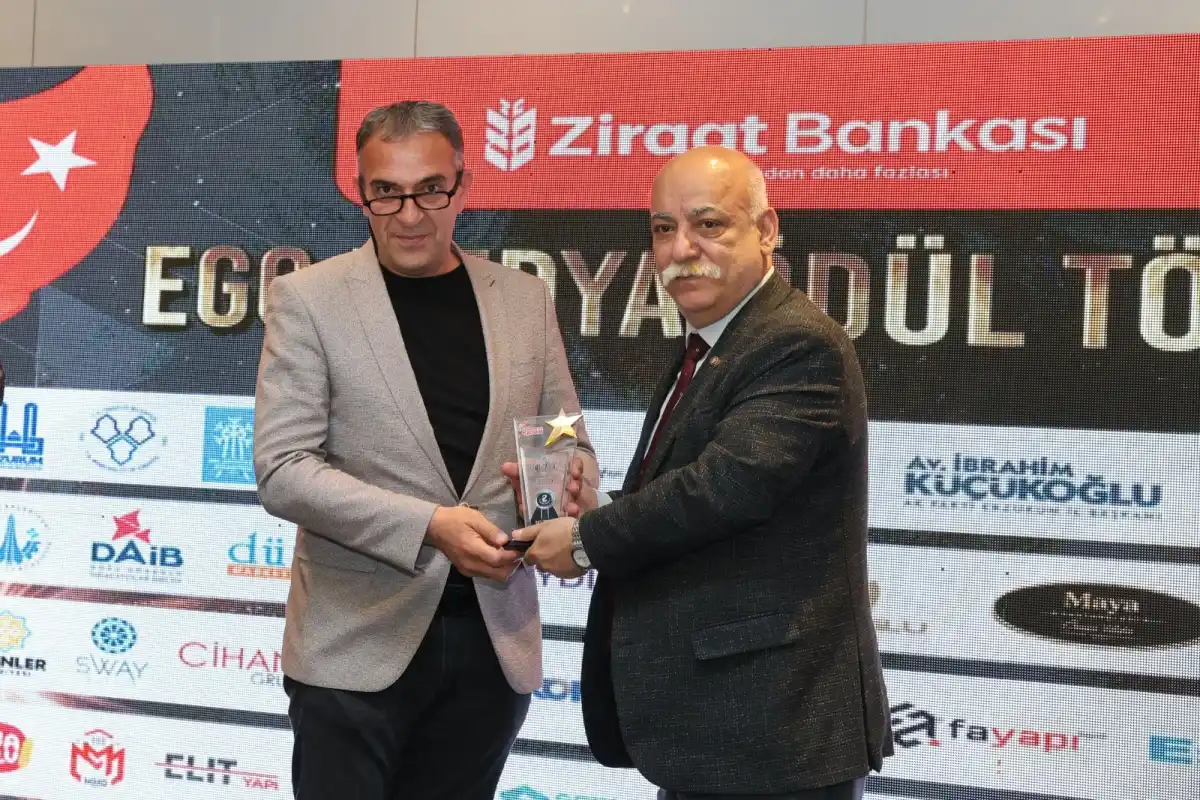 Erzurum’da Yılın En İyi TV Programcısı Ödülü Cemil Sarıtaş’a Verildi