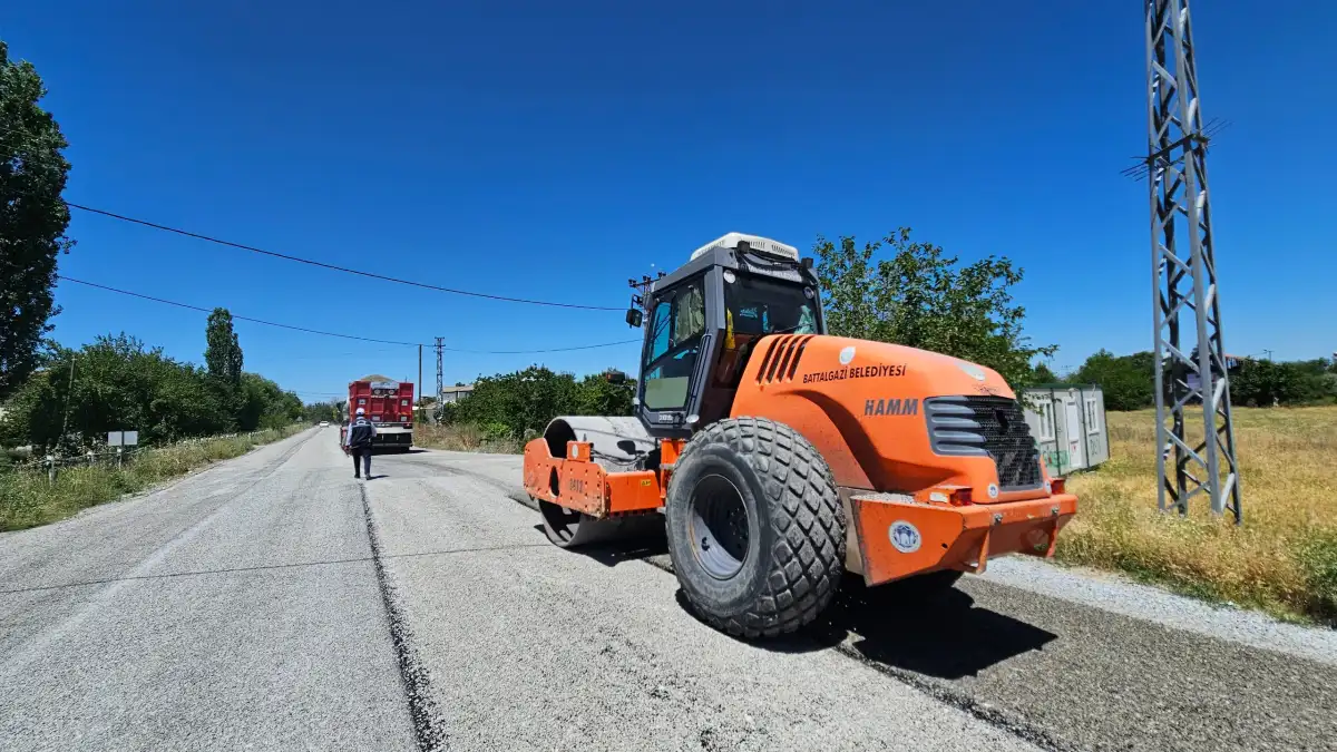 Battalgazi’de Yaz Sezonu Başladı: Asfalt Seferberliği Ulaşımı Güvenli Hale Getiriyor