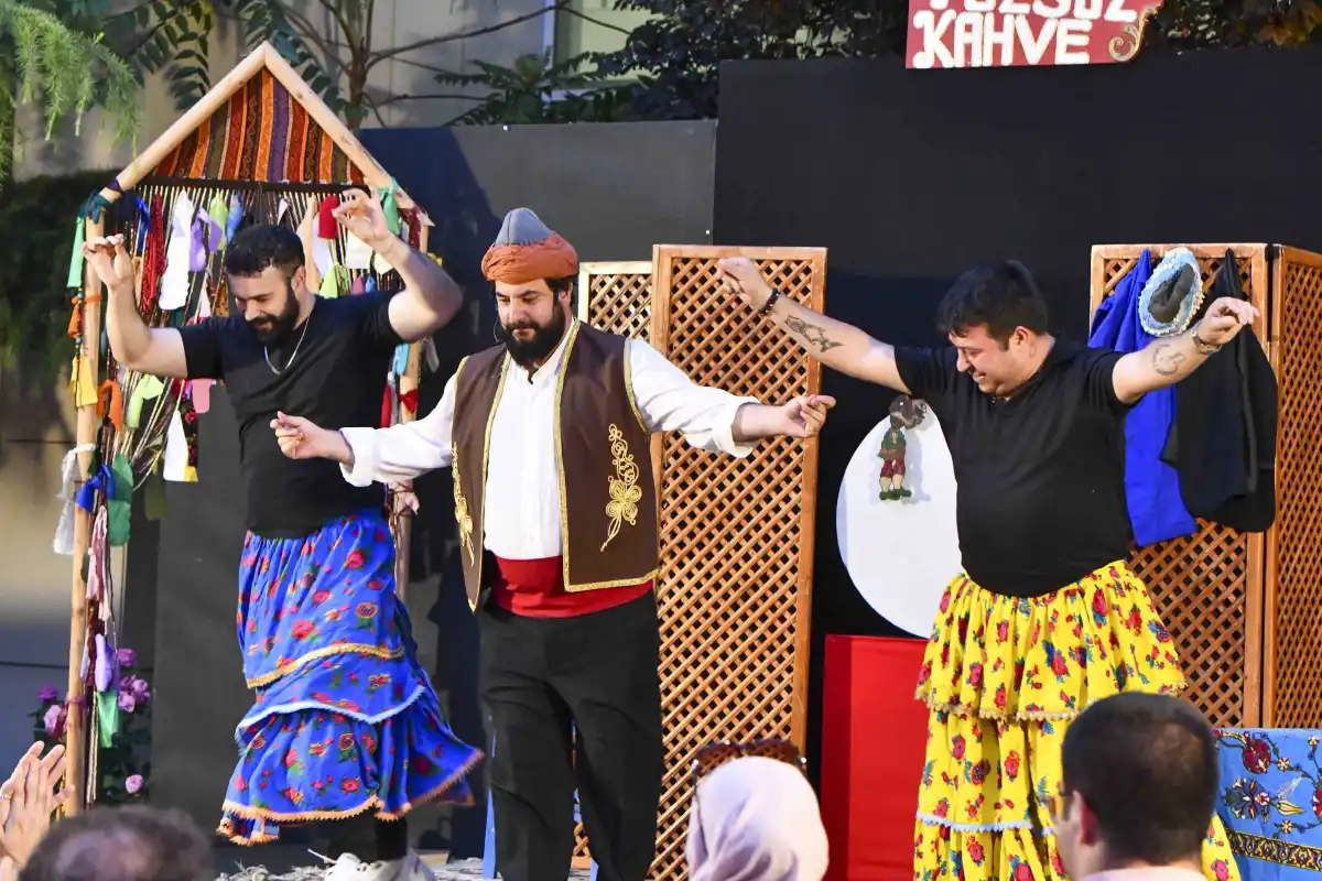 Geleneksel Türk Tiyatrosu “Bir Yudum Muhabbet” Ankara’da Seyirciyle Buluştu