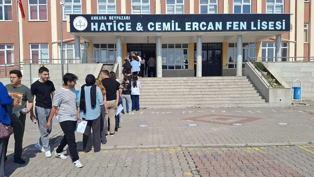 YKS Beypazarı’nda Huzur İçinde Başladı: 1900 Öğrenci Ter Döküyor