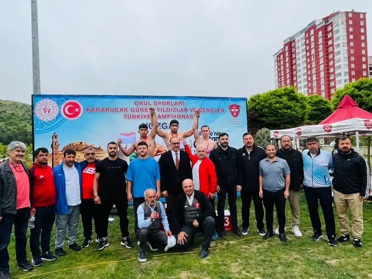 Elazığlı Genç Pehlivan Bedirhan Çiçek, Karakucak Türkiye Şampiyonası’nda Türkiye İkincisi Oldu
