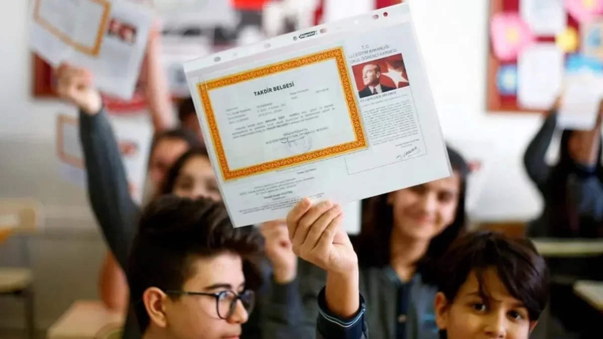 Yaz Tatili Başlıyor: 18 Milyon Öğrenci Karne Heyecanı Yaşayacak!