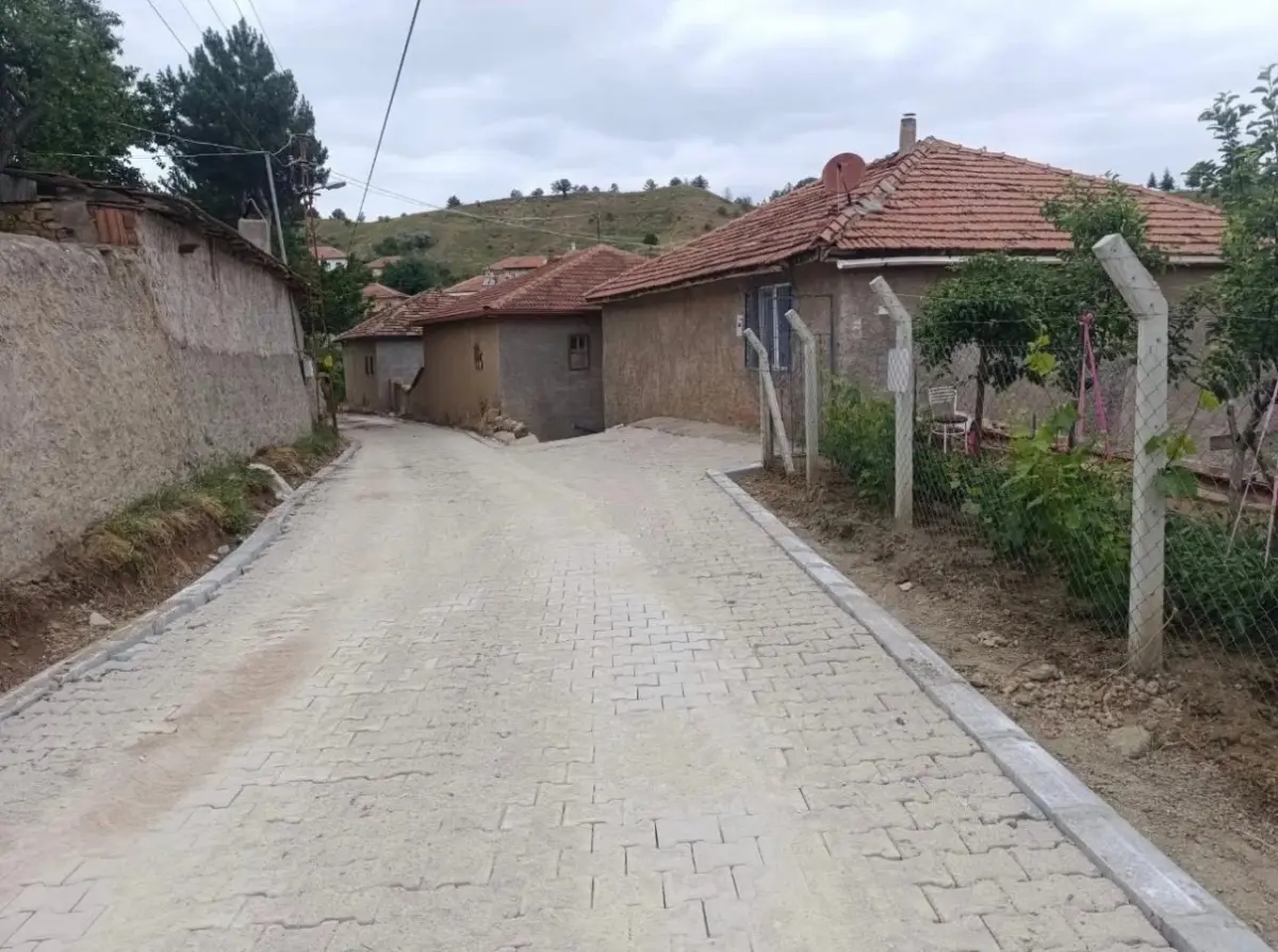 Kırıkkale’de Kırsal Altyapı Hamlesi: Yollar Yenileniyor, Tarihi Dokular İhya Ediliyor