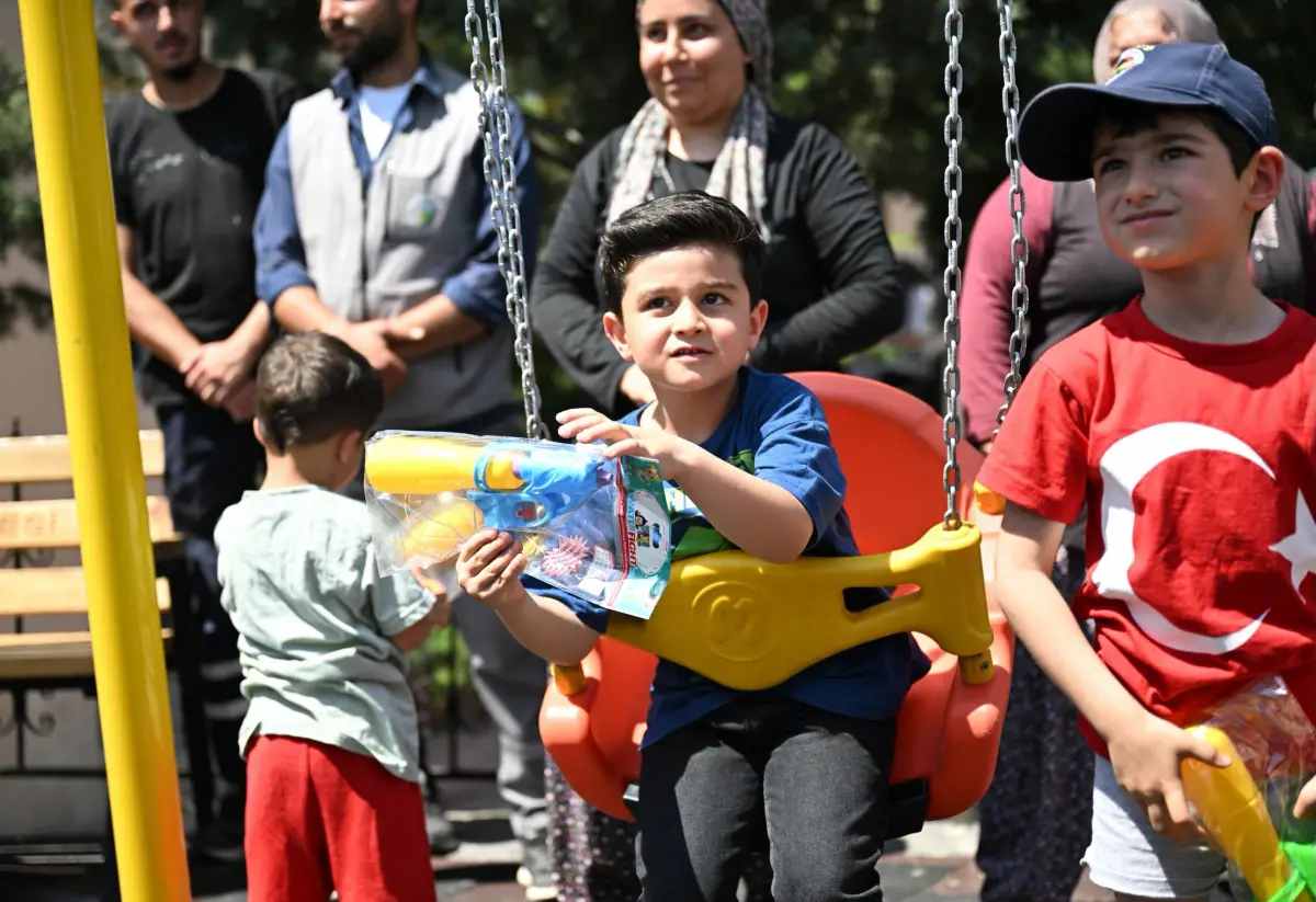 Yeşilyurt’ta Dev Yatırım: Güneş Enerjili Çocuk Parkı ve Spor Alanı Hizmete Açıldı