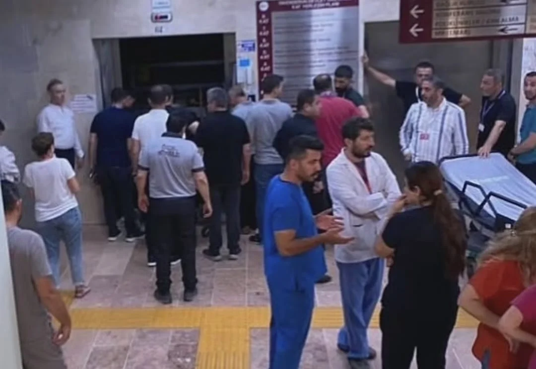 İskenderun Devlet Hastanesi’nde Şok Eden Asansör Kazası: Sağlık Çalışanı Tedbir Amaçlı Gözetim Altında